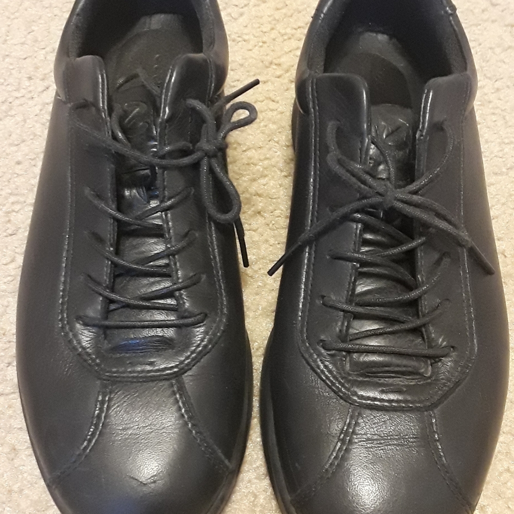 ECCO black leather shoes